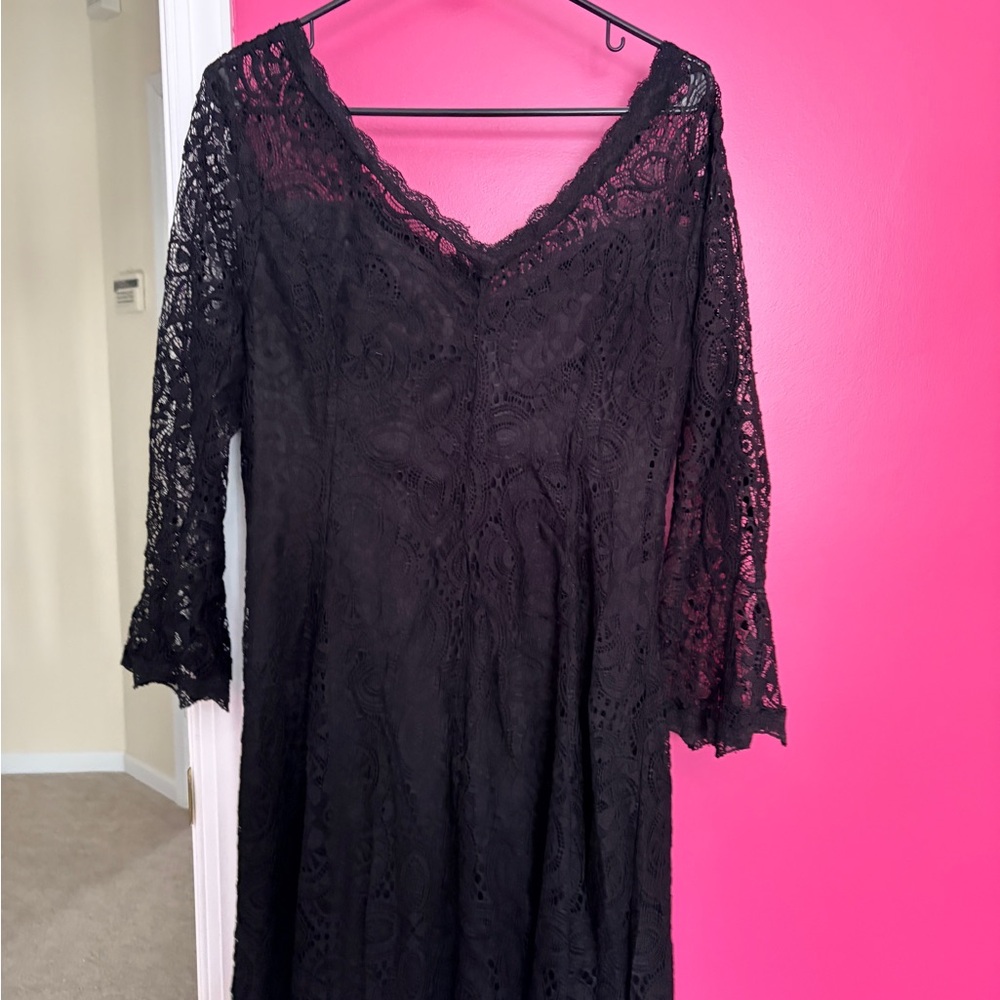 Elegant Black Lace Midi Dress